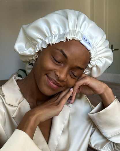 BONNET EN SATIN