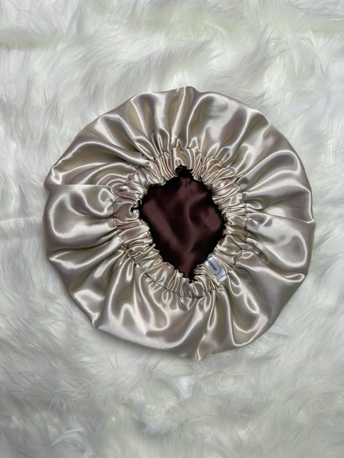 BONNET EN SATIN